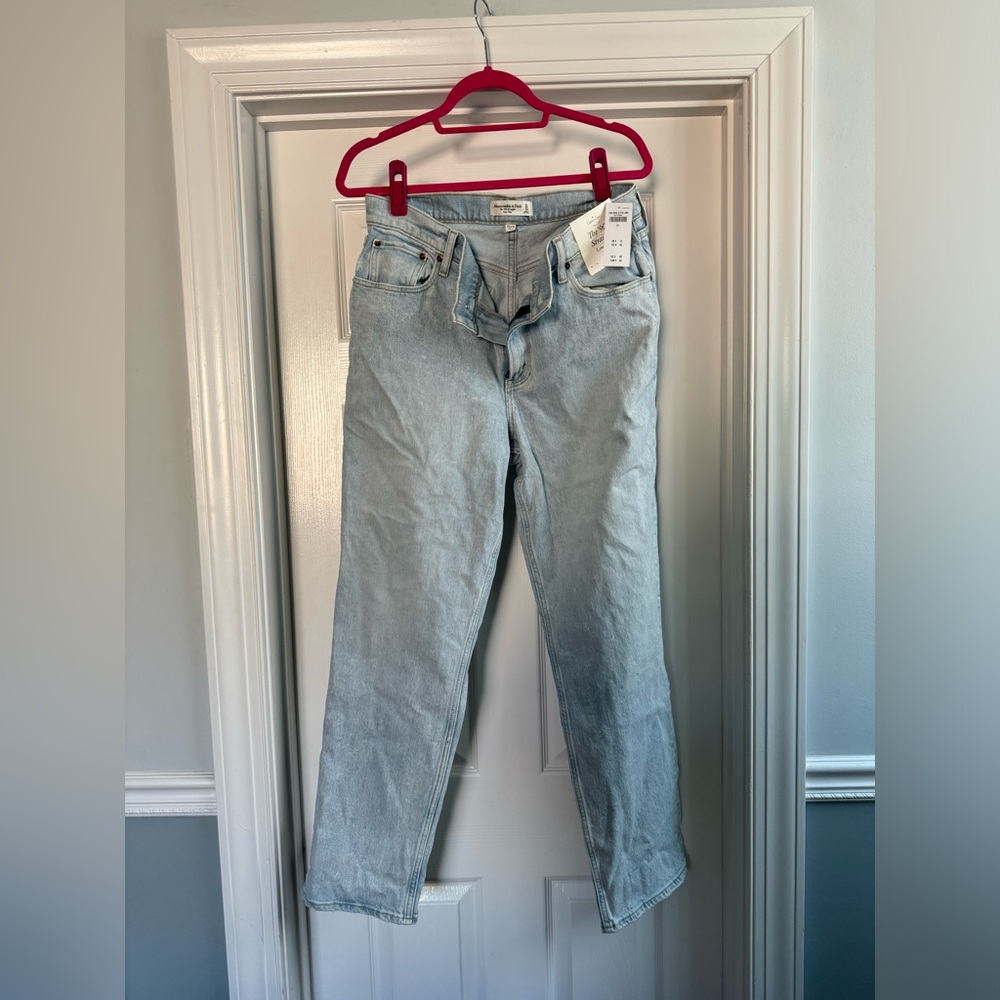 Abercrombie & Fitch Curve Love Low Rise The 90s Straight Jean- EUC